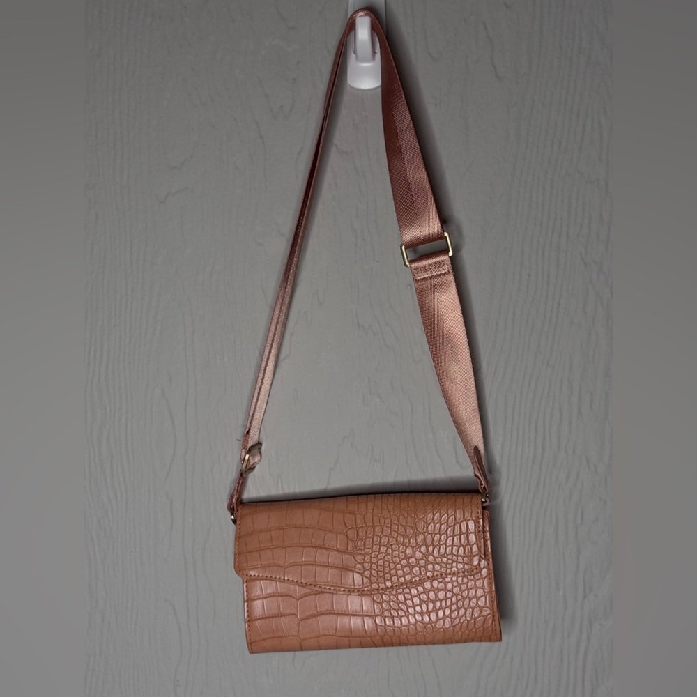 Cute shoulder Bag with Textured Design